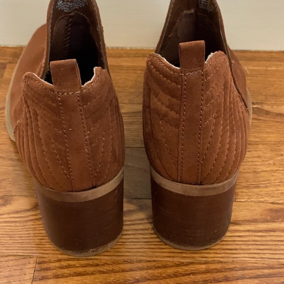 🌻GUC Cognac Ankle Booties - Picture 4 of 7